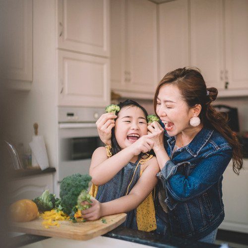 an-asian-chinese-housewife-having-bonding-time-with-her-daughter-in-picture-id1180190808